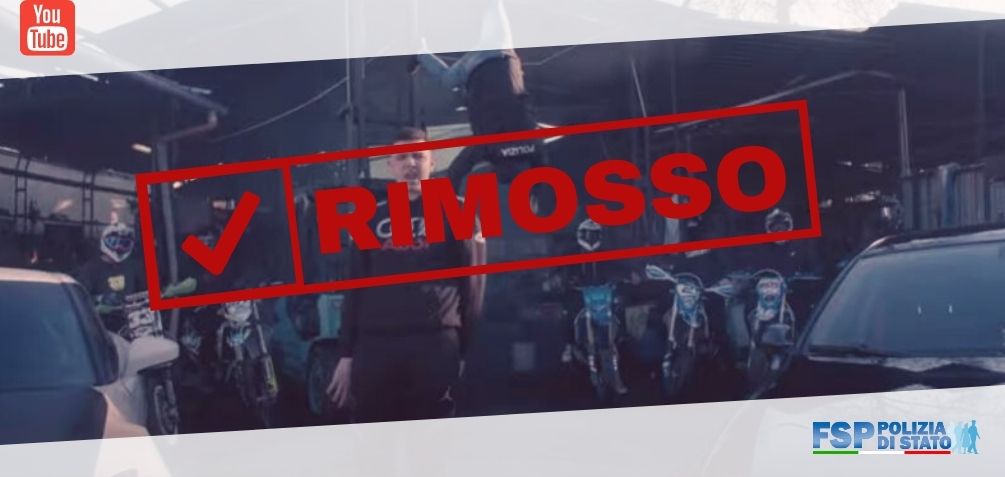 rimosso video rapper fuma